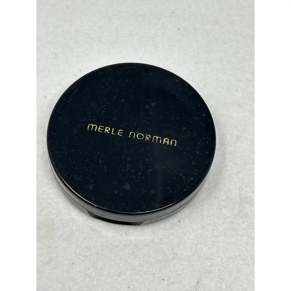 Merle Norman Flawless Effect‎ Pressed Powder in Translucent - NEW .35oz